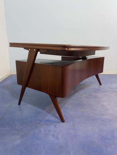 Vittorio Dassi Mobilificio Dassi Dassi Italian Mid Century Executive desk designed by Vittorio Dassi in 1950s