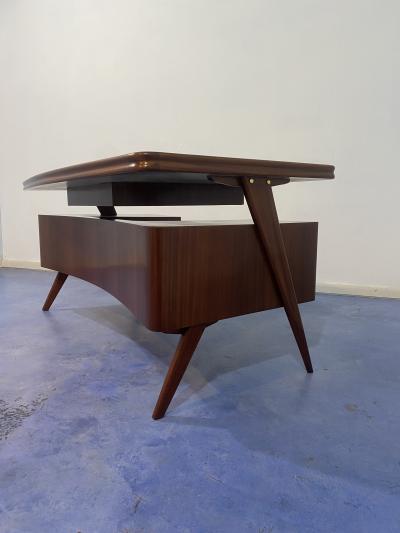 Vittorio Dassi Mobilificio Dassi Dassi Italian Mid Century Executive desk designed by Vittorio Dassi in 1950s
