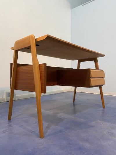 Vittorio Dassi Mobilificio Dassi Dassi Italian Mid Century Modern desk and chair designed by Vittorio Dassi in 1950s