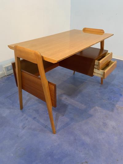 Vittorio Dassi Mobilificio Dassi Dassi Italian Mid Century Modern desk and chair designed by Vittorio Dassi in 1950s