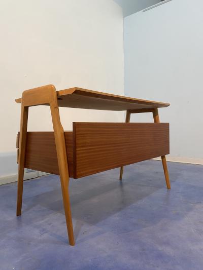 Vittorio Dassi Mobilificio Dassi Dassi Italian Mid Century Modern desk and chair designed by Vittorio Dassi in 1950s