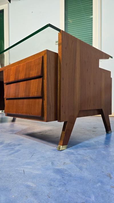 Vittorio Dassi Mobilificio Dassi Dassi Italian Midcentury Presidential Executive Table Desk designed by Vittorio Dassi
