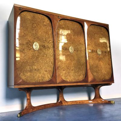 Vittorio Dassi Mobilificio Dassi Dassi Italian Midcentury Sideboard Three Door in Birch Briar Root by Dassi 1950s