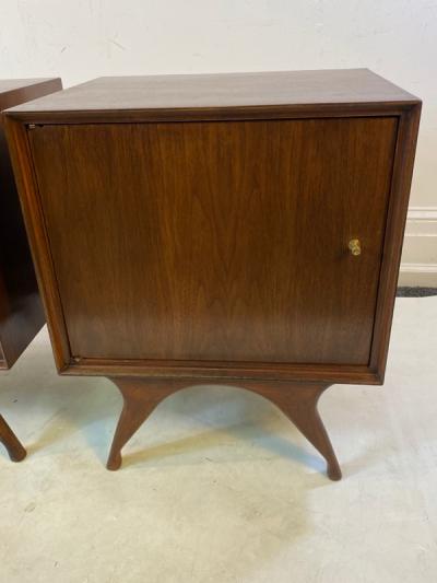 Vladimir Kagan EXCEPTIONAL MID CENTURY NIGHTSTANDS IN THE MANNER OF VLADIMIR KAGAN
