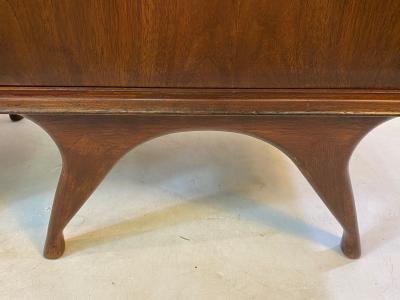 Vladimir Kagan EXCEPTIONAL MID CENTURY NIGHTSTANDS IN THE MANNER OF VLADIMIR KAGAN