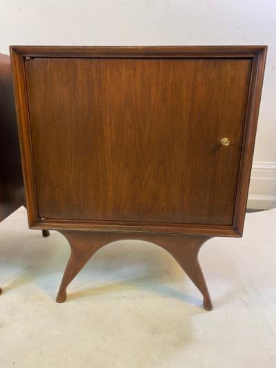 Vladimir Kagan EXCEPTIONAL MID CENTURY NIGHTSTANDS IN THE MANNER OF VLADIMIR KAGAN