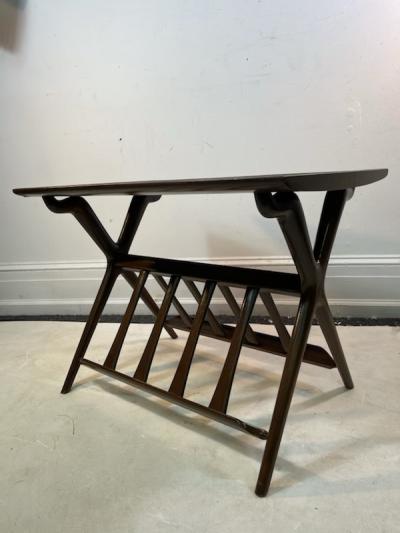 Vladimir Kagan MID CENTURY MAGAZINE RACK IN THE MANNER OF VLADIMIR KAGAN