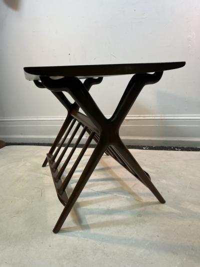 Vladimir Kagan MID CENTURY MAGAZINE RACK IN THE MANNER OF VLADIMIR KAGAN