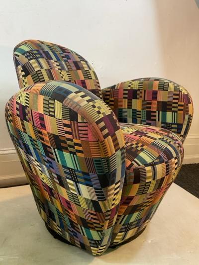 Vladimir Kagan MODERNIST PAIR OF SWIVEL CHAIRS BY VLADIMIR KAGAN