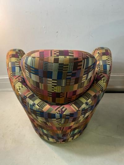 Vladimir Kagan MODERNIST PAIR OF SWIVEL CHAIRS BY VLADIMIR KAGAN