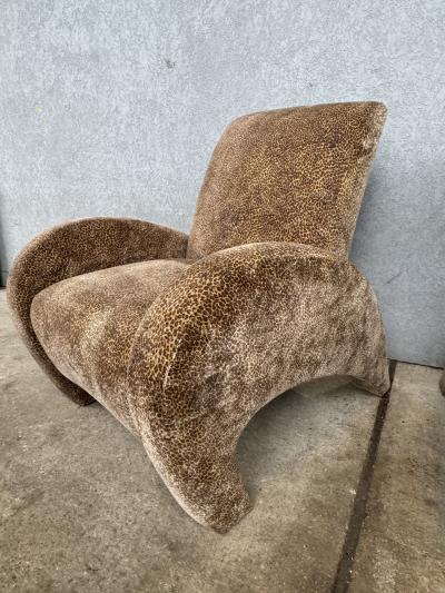 Vladimir Kagan OUTSTANDING SCULPTURAL LEOPARD PRINT PAIR OF VLADIMIR KAGAN STYLE LOUNGE CHAIRS