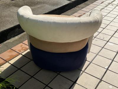 Vladimir Kagan POST MODERN TRI COLOR ULTRA SUEDE SWIVEL CHAIR IN THE STYLE OF KAGAN