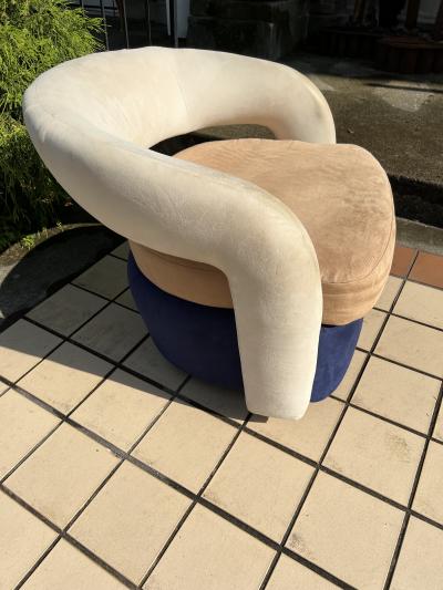 Vladimir Kagan POST MODERN TRI COLOR ULTRA SUEDE SWIVEL CHAIR IN THE STYLE OF KAGAN