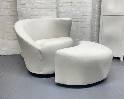 Vladimir Kagan Pair Nautilus Style Lounge Chairs with Matching Ottomans