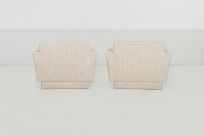 Vladimir Kagan Pair of Oversized Lounge Chairs Attributed to Vladimir Kagan c 1985