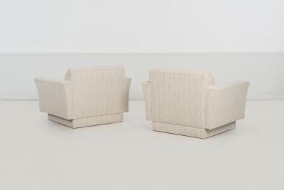Vladimir Kagan Pair of Oversized Lounge Chairs Attributed to Vladimir Kagan c 1985