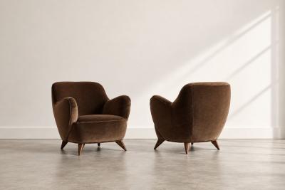 Vladimir Kagan Vladimir Kagan Barrel Lounge Chairs in Brown Velvet and Walnut Legs