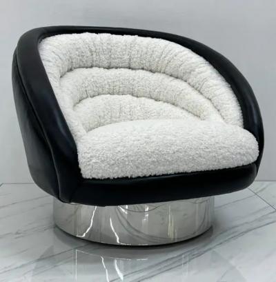 Vladimir Kagan Vladimir Kagan Crescent Lounge Chair in Ivory Boucle and Black Leather 1970s