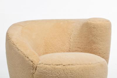 Vladimir Kagan Vladimir Kagan Nautilus Swivel Chairs Ottoman in Butterscotch Shearling