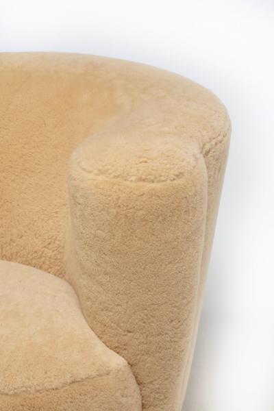 Vladimir Kagan Vladimir Kagan Nautilus Swivel Chairs Ottoman in Butterscotch Shearling