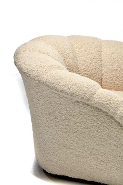 Vladimir Kagan Vladimir Kagan Post Modern Clam Chaise Lounge in Soft Ivory White Boucl 1980s