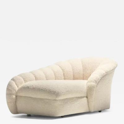 Vladimir Kagan Vladimir Kagan Post Modern Clam Chaise Lounge in Soft Ivory White Boucl 1980s