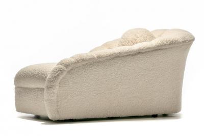 Vladimir Kagan Vladimir Kagan Post Modern Scallop Chaise Lounge in Soft Ivory White Boucl 