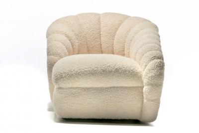 Vladimir Kagan Vladimir Kagan Post Modern Scallop Chaise Lounge in Soft Ivory White Boucl 