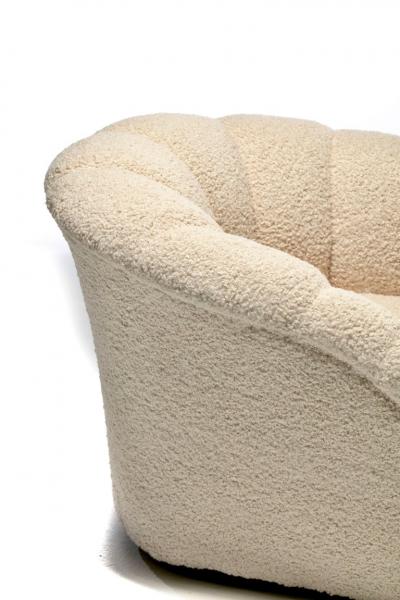 Vladimir Kagan Vladimir Kagan Post Modern Scallop Chaise Lounge in Soft Ivory White Boucl 