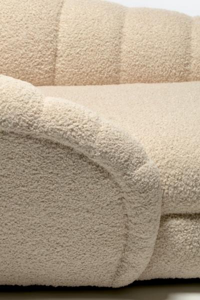 Vladimir Kagan Vladimir Kagan Post Modern Scallop Chaise Lounge in Soft Ivory White Boucl 