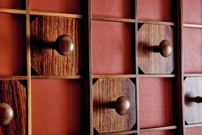 Wall Unit with Grid Structure