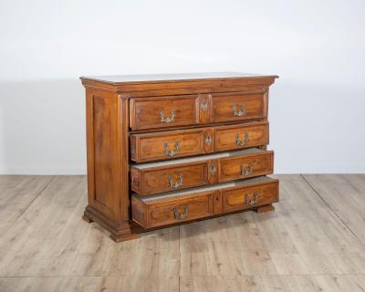 Walnut Chest Of Drawers Lombardy Early 18th Century
