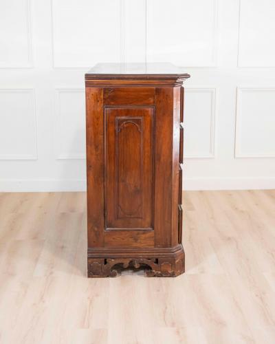 Walnut Chest Of Drawers Lombardy Early 18th Century