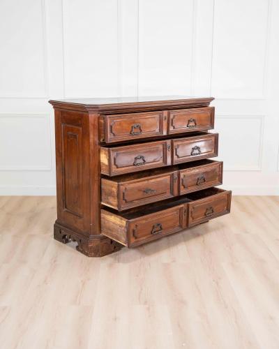 Walnut Chest Of Drawers Lombardy Early 18th Century