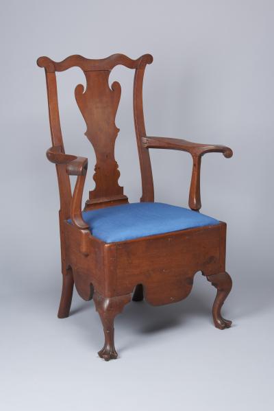 Walnut Queen Anne Potty Chair