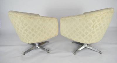 Ward Bennett Pair of Ward Bennett Swivel Lounge or Club Chairs