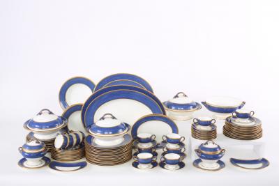 Wedgwood English Dinner Service For Twelve Serving Pieces