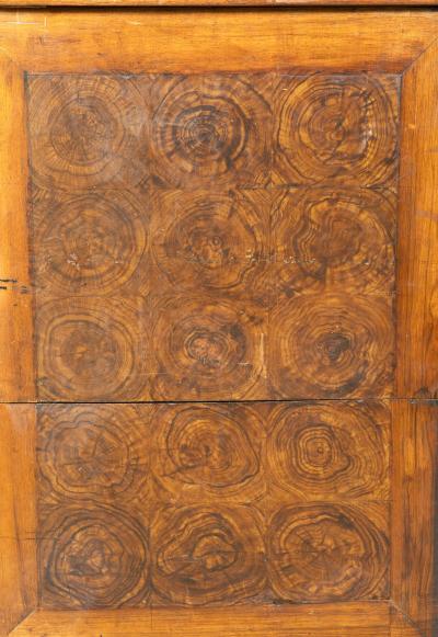 William And Mary Oyster Veneer Chest Of Drawers