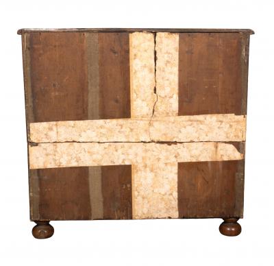 William And Mary Oyster Veneer Chest Of Drawers