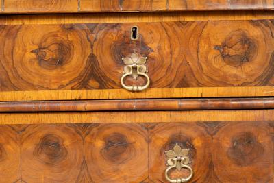 William And Mary Oyster Veneer Chest Of Drawers