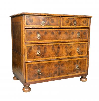 William And Mary Oyster Veneer Chest Of Drawers
