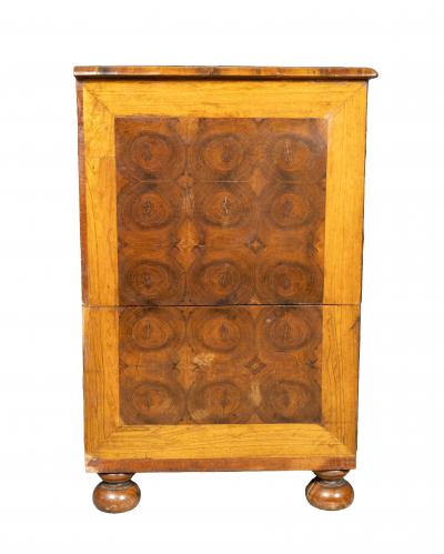 William And Mary Oyster Veneer Chest Of Drawers