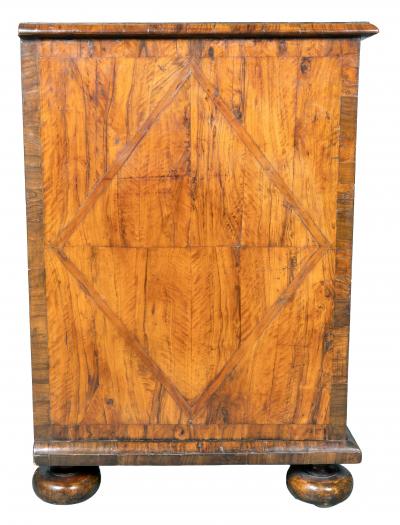 William And Mary Oyster Veneer Chest Of Drawers