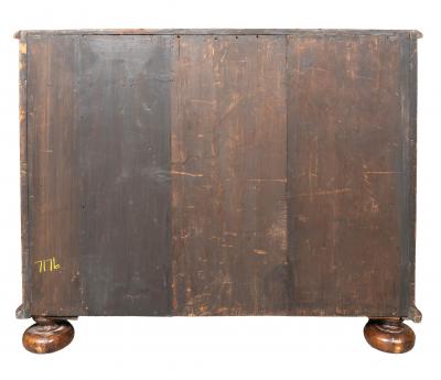 William And Mary Oyster Veneer Chest Of Drawers