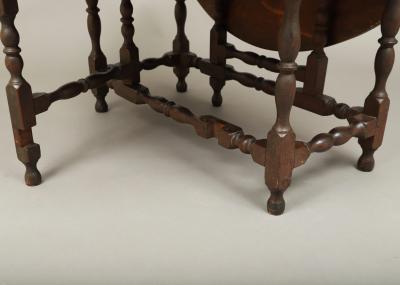William and Mary Gate Leg Drop Leaf Table