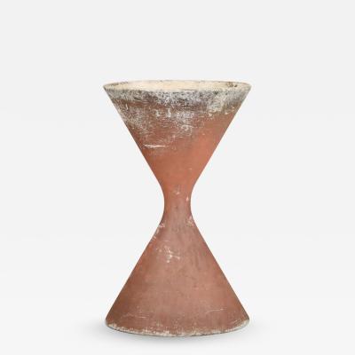 Willy Guhl Classic 19 Willy Guhl Diablo hourglass planter