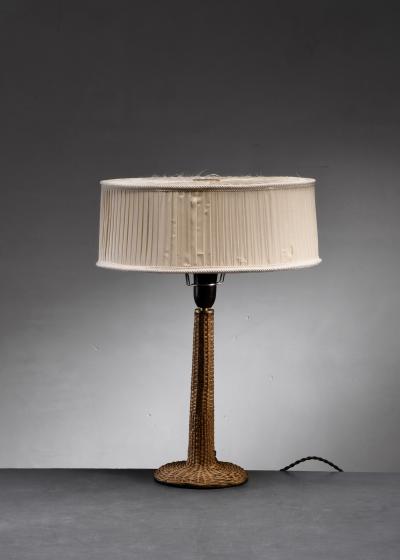 Woven wicker table lamp
