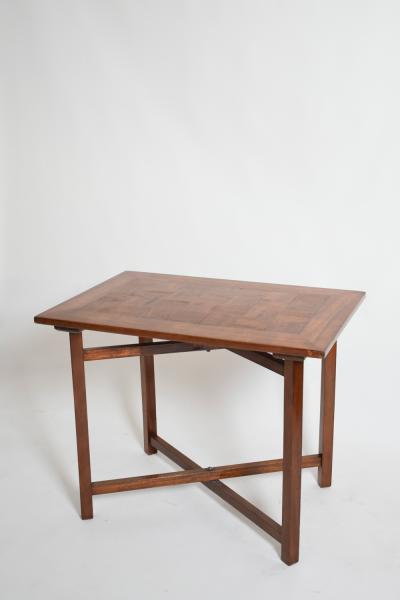 X shaped foot chessboard table XIXth c 