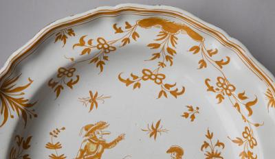YELLOW AND WHITE FAIENCE DE MOUSTIERS SERVING PLATE WITH SHAPED RIM