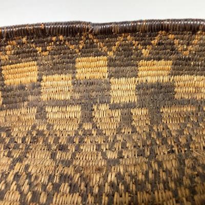 Yavapai or possibly Western Apache antique oval basket